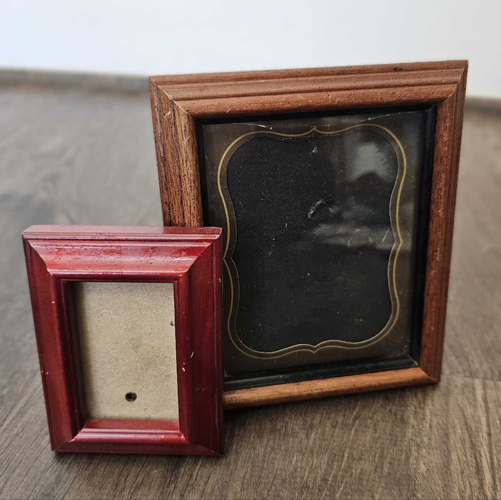 Set Of 2 Vintage Picture Frames